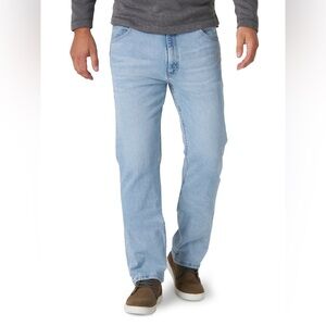 Wrangler® Men’s Regular Fit Flex Jeans